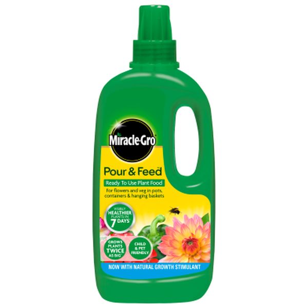 MIRACLE-GRO® POUR & FEED READY TO USE PLANT FOOD 1L