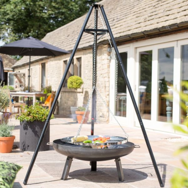 Firepit Tripod With Hanging Grill